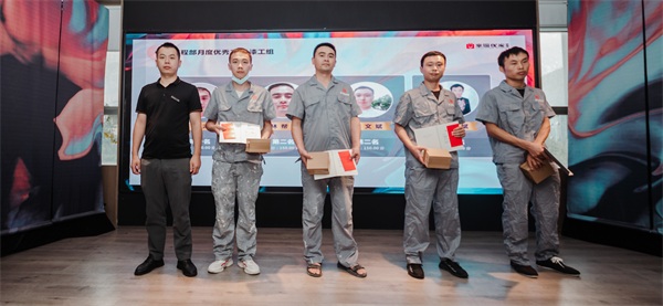 25工程部月度优秀工人 漆工组.jpg